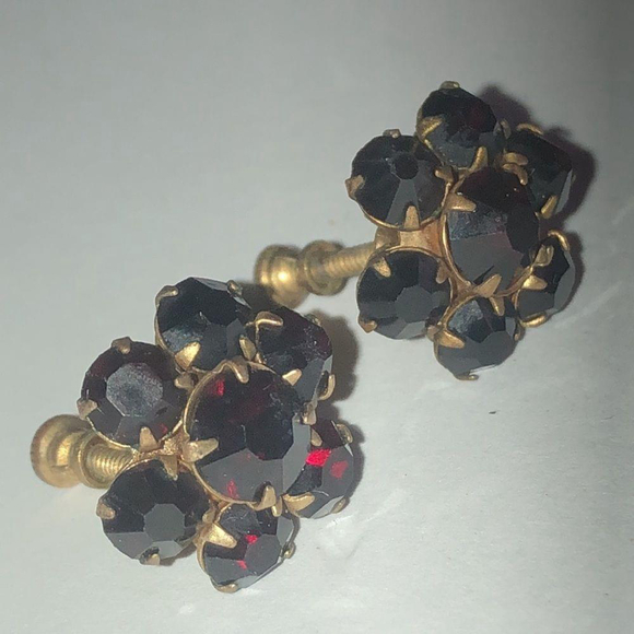 Vintage Gold Tone Deep Red Garnet Color Rhinestones Screw Back Earrings - Picture 3 of 6